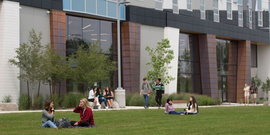 Trent University – Đại học đào tạo cử nhân chất lượng hàng đầu Ontario, Canada