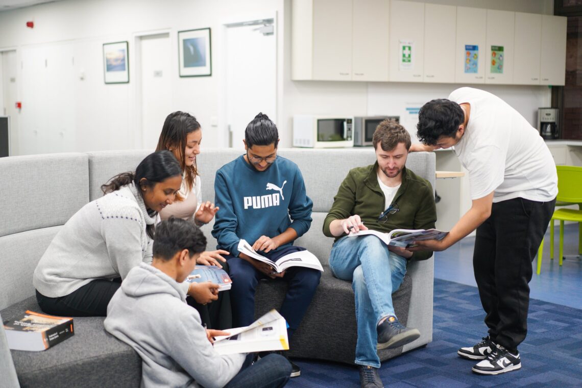 UNIVERSAL HIGHER EDUCATION (UHE) – BƯỚC ĐỆM VỮNG CHẮC CHO TƯƠNG LAI TOÀN CẦU